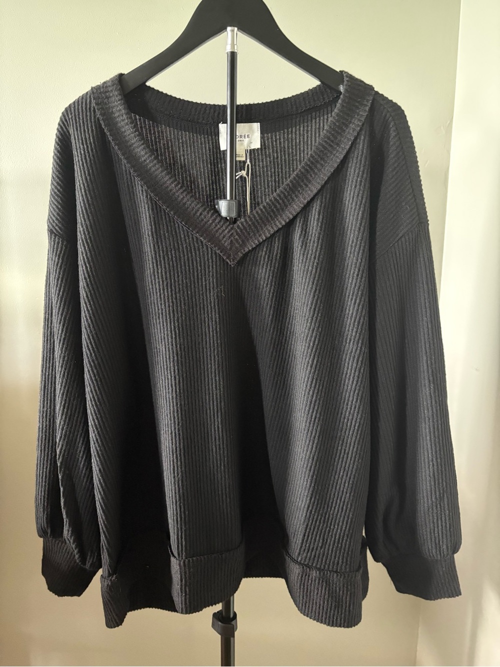 NWT Andree by Unit Size 1x Black V-Neck Ribbed Lightweight Sweater